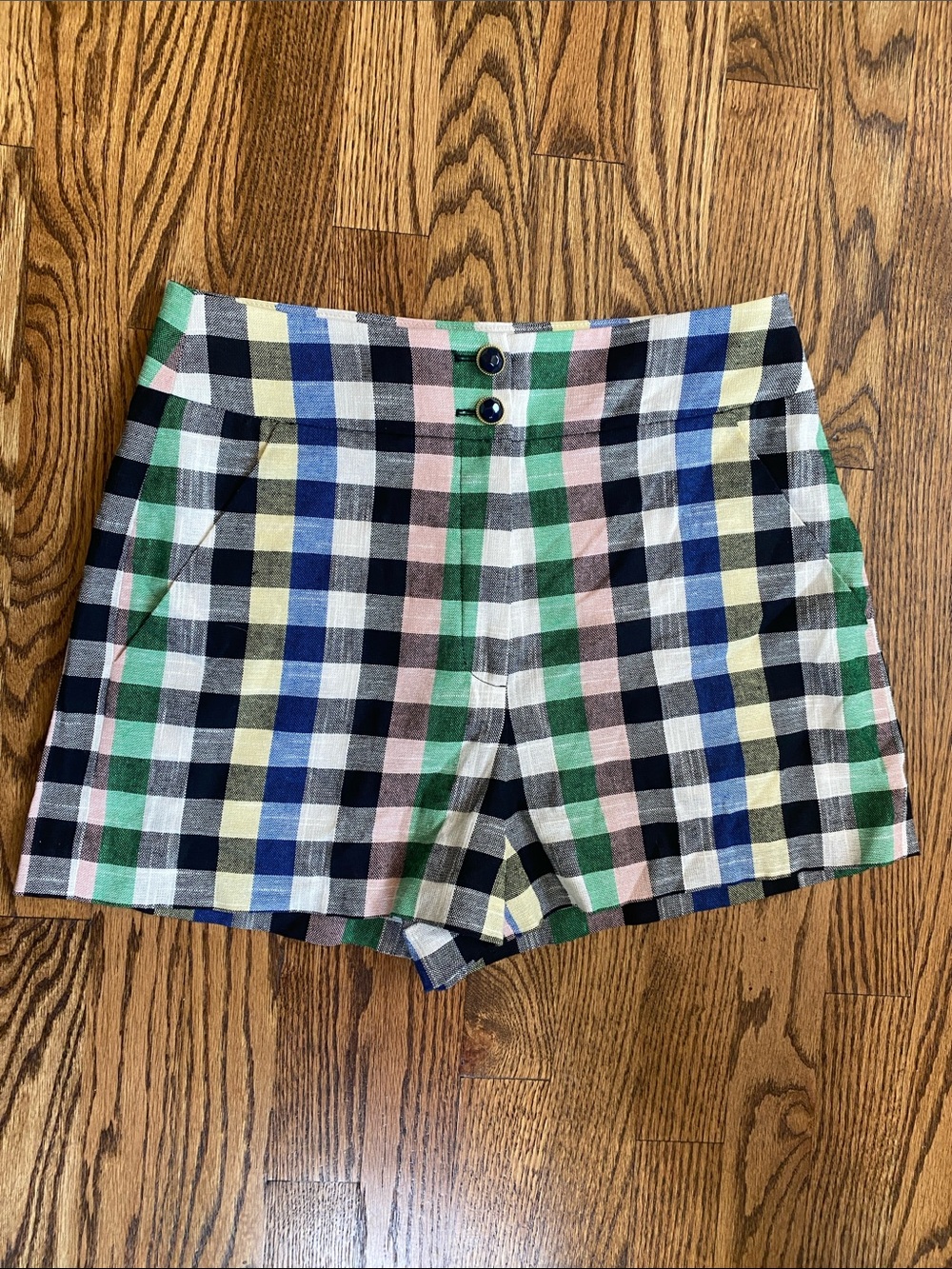 Veronica Beard Delson multicolor plaid shorts, size 6. Like new condition
